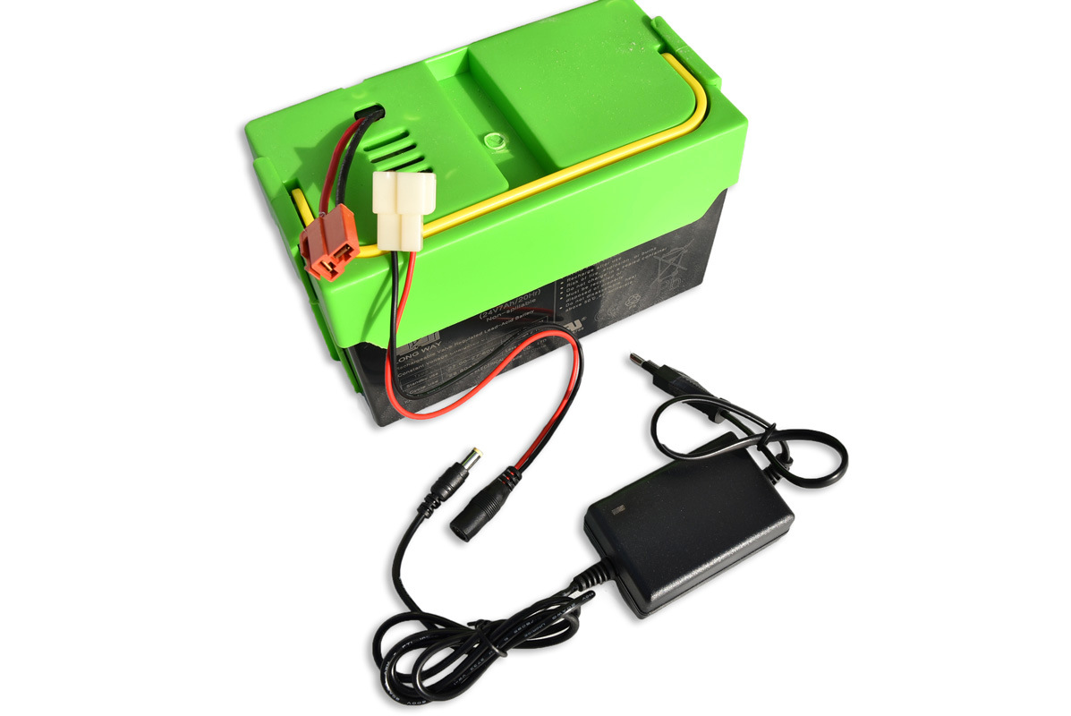Nabíječka 12V/1500mA s LED diodou a nástavcem pro nabíjení boxu baterií 