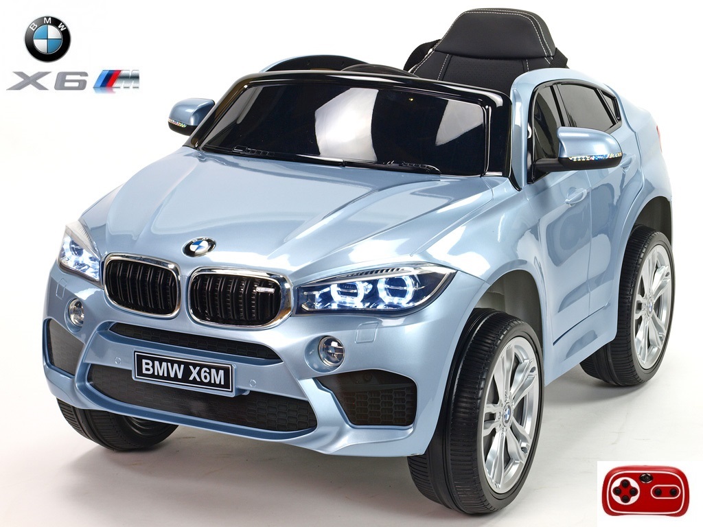 Elektrické SUV BMW X6M, stříbrné